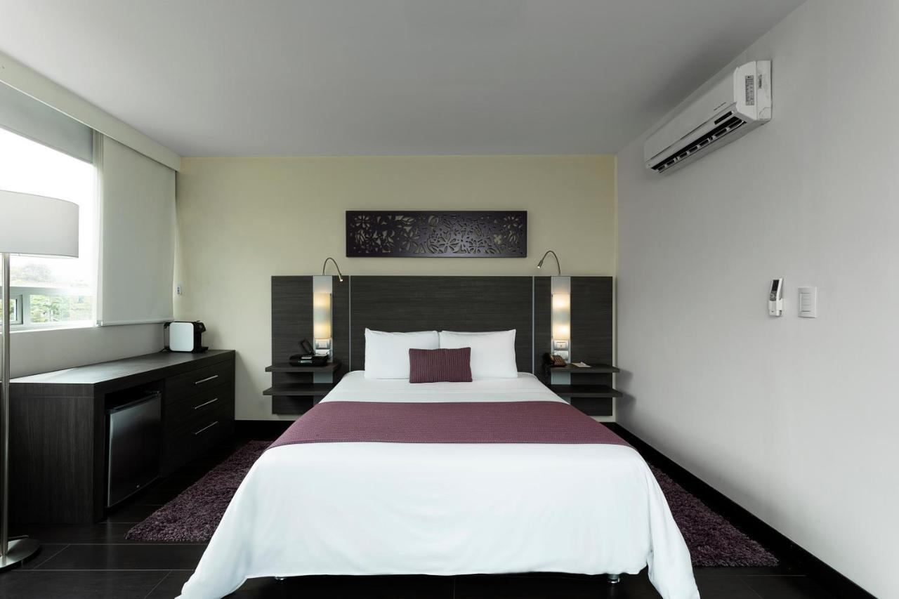 Hotel Bh El Poblado Меделин Екстериор снимка