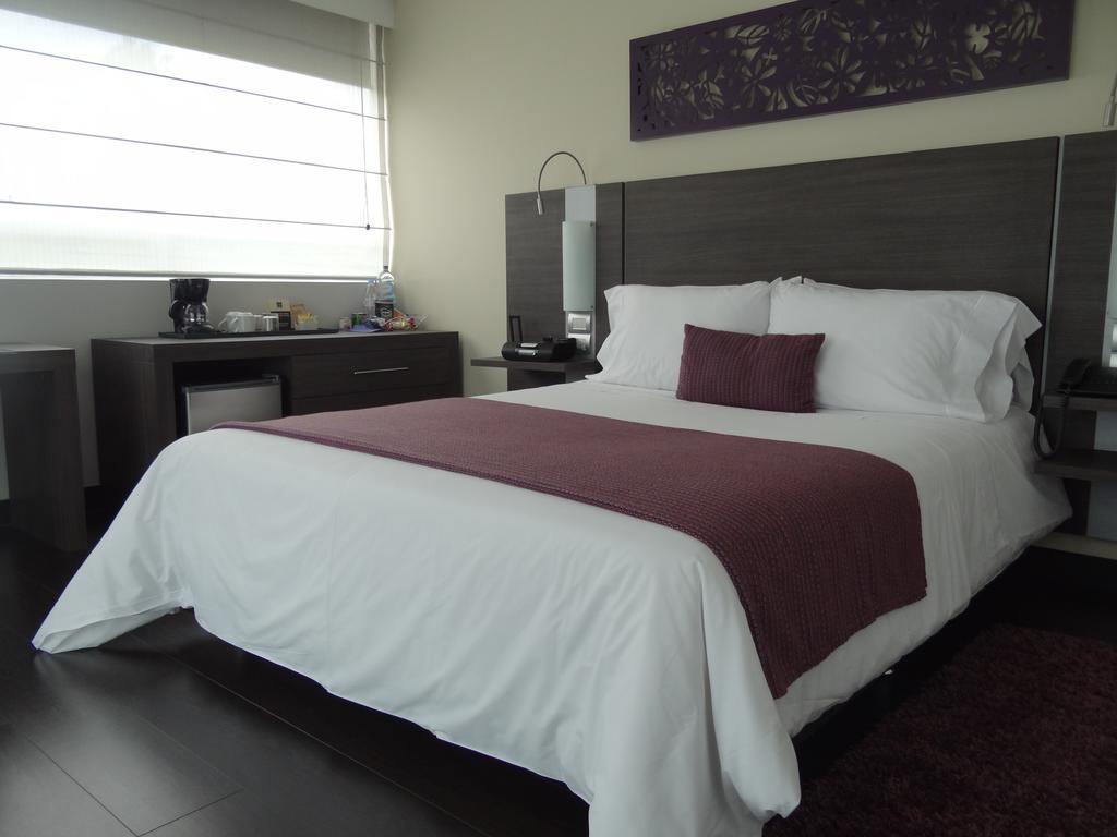 Hotel Bh El Poblado Меделин Стая снимка