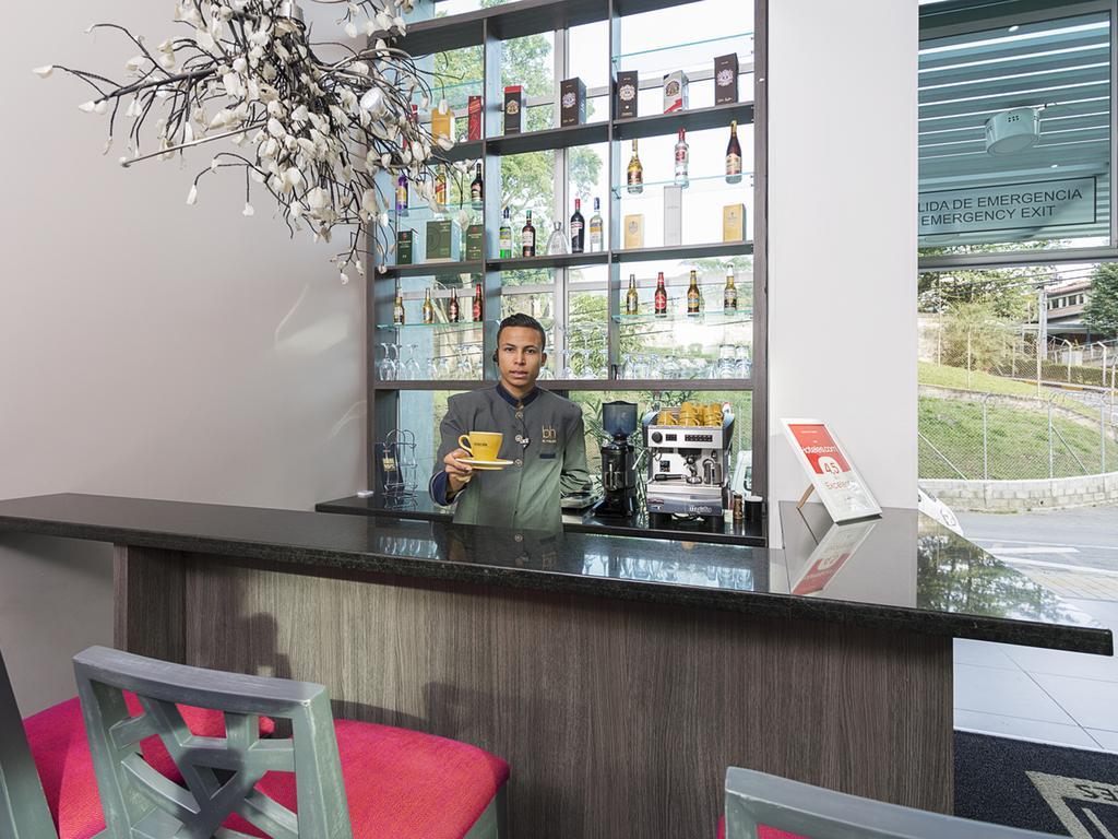 Hotel Bh El Poblado Меделин Екстериор снимка
