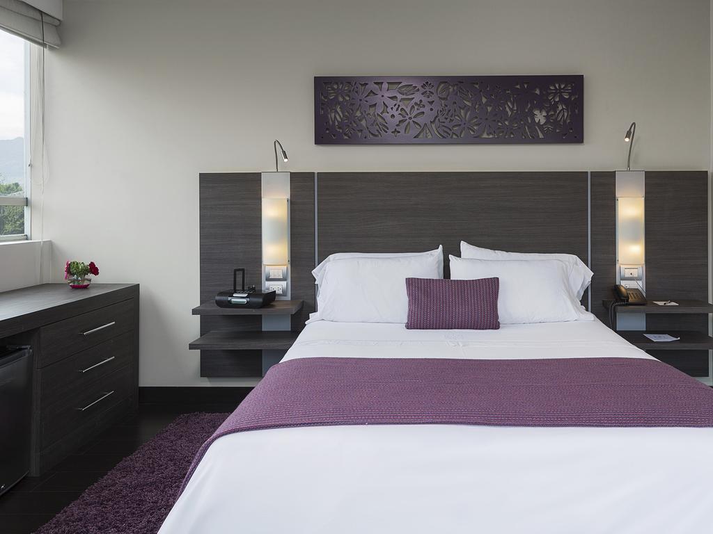 Hotel Bh El Poblado Меделин Екстериор снимка